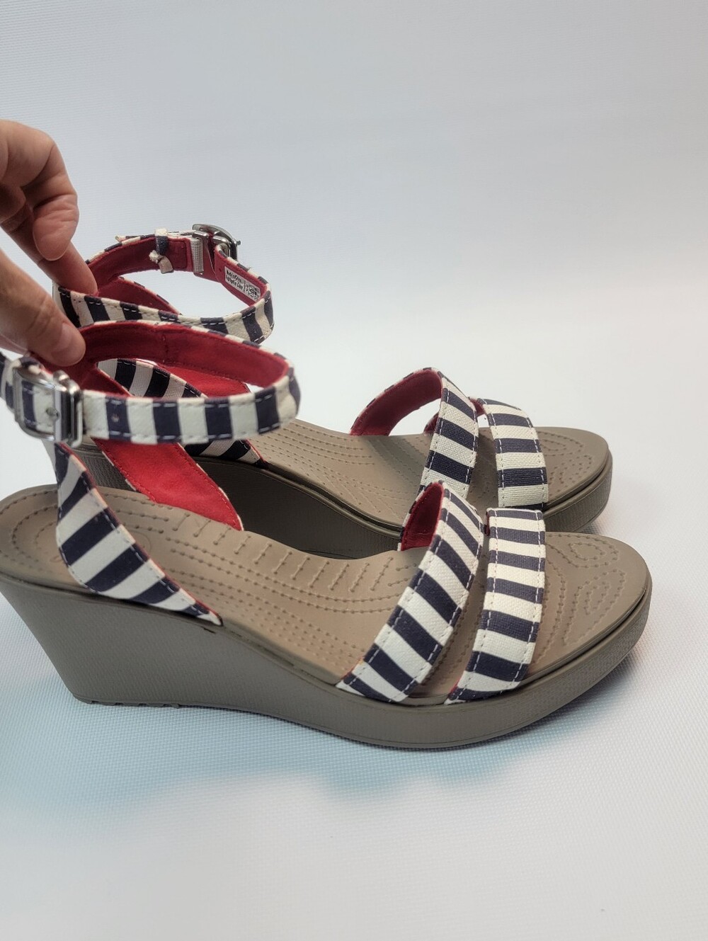 Crocs Womens Leigh Sandal Navy White Stripe Wedge Platform Ankle Strap Size 10M